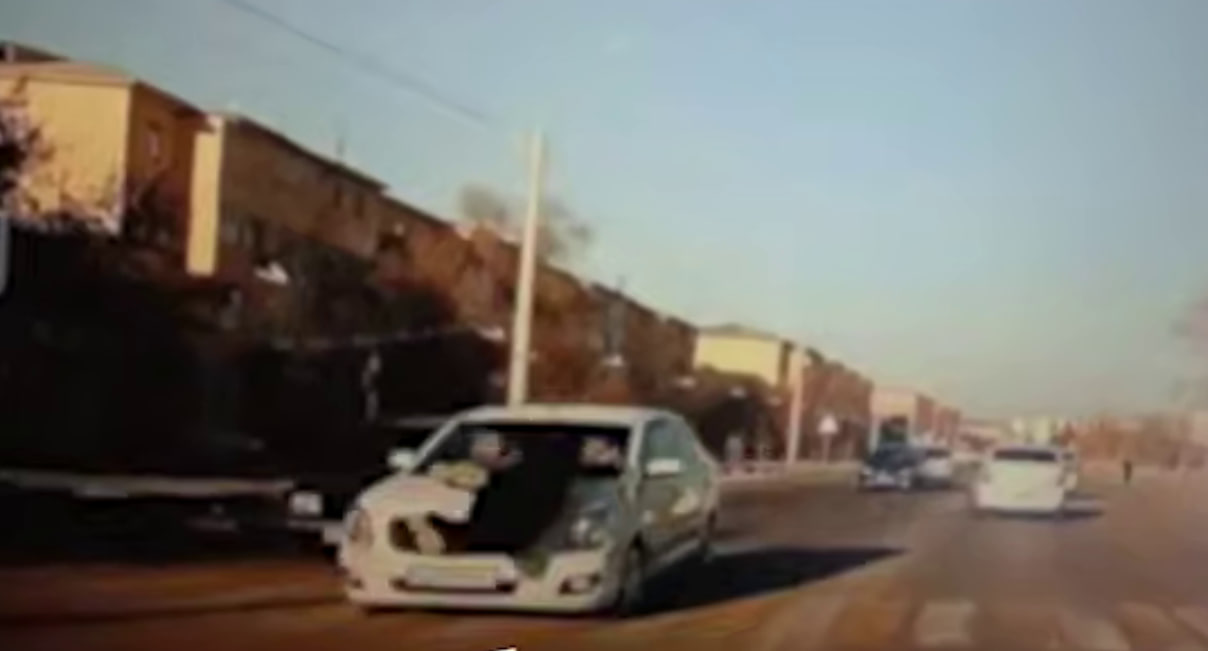 <p><b><strong>Qoraqalpog&lsquo;istonda Cobalt haydovchisi maktab o&lsquo;quvchisini urib, qochib ketdi (video)&nbsp;</strong></b></p>