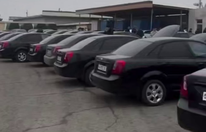 <p><b><strong>Namanganda qora Gentra’larga reyd: piyodaning o‘limiga sabab bo‘lgan haydovchi qidirilmoqda (video) </strong></b></p>