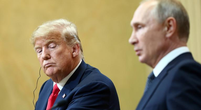 <p><b>Tramp Putin bilan telefon orqali suhbat qildi&nbsp;</b></p>