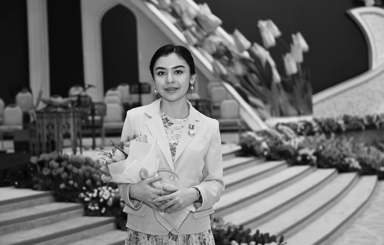 <p><b>Xonanda Shirin Abdullayeva 19 yoshida olamdan o‘tdi</b></p>
