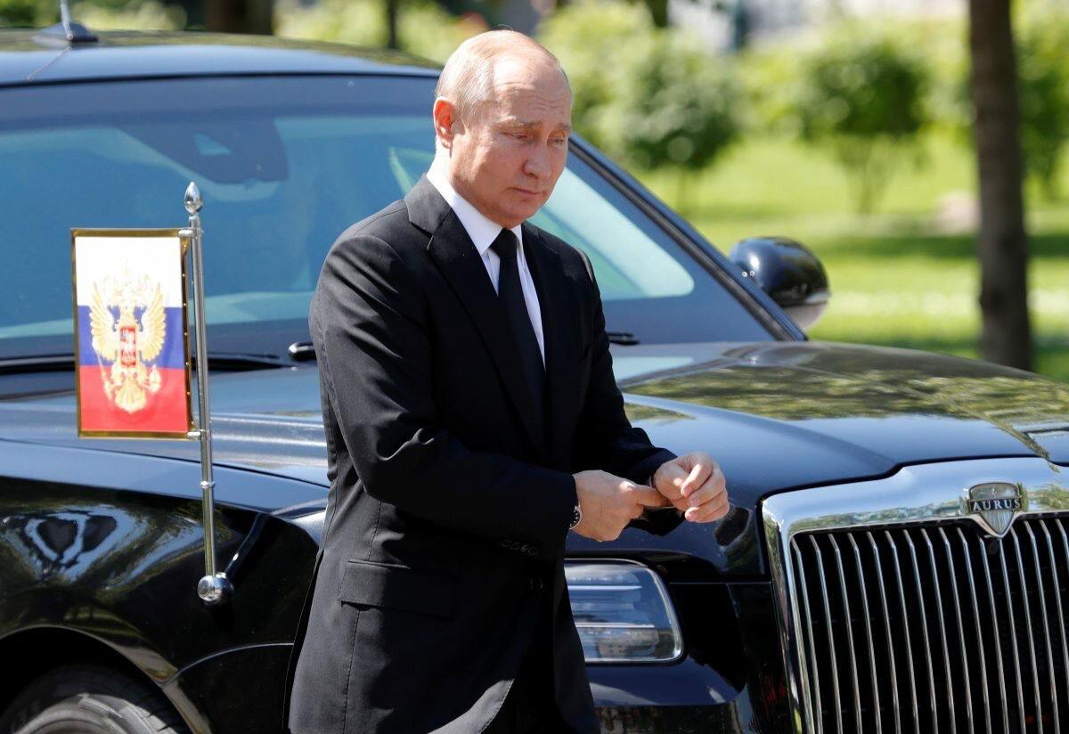 Putin harakatlanadigan Aurus avtomobilining yangi versiyasi ishlab chiqildi (foto)&nbsp;