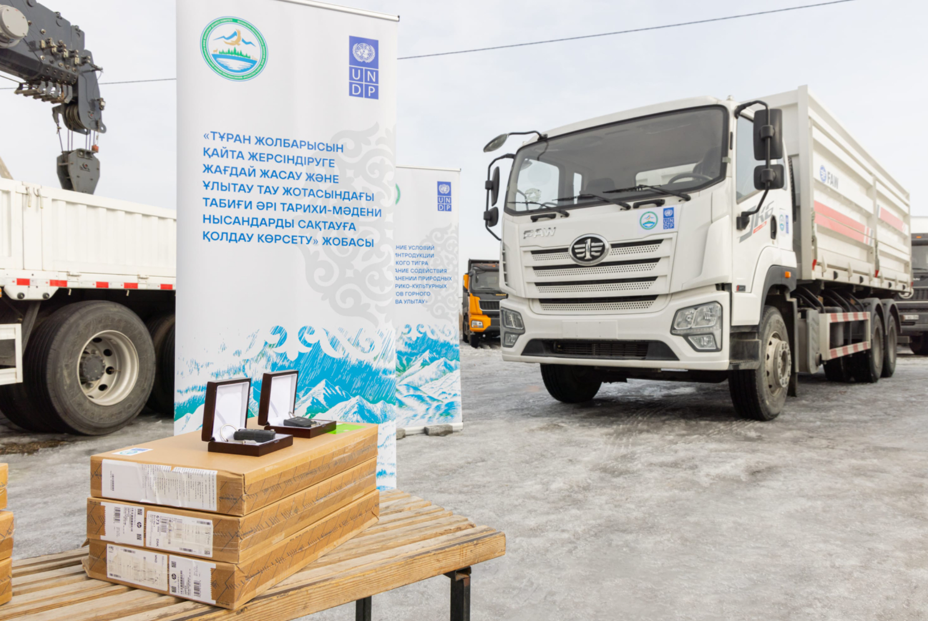<p>UNDP and Kazakhstan support wildlife conservation with specialized vehicles for protected areas<b>&nbsp;</b></p>