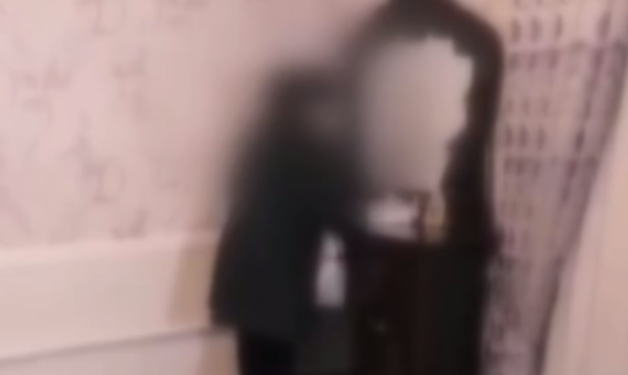 Самарқандда қайнона келинини қувватлагич сими билан бўғиб ўлдирди 