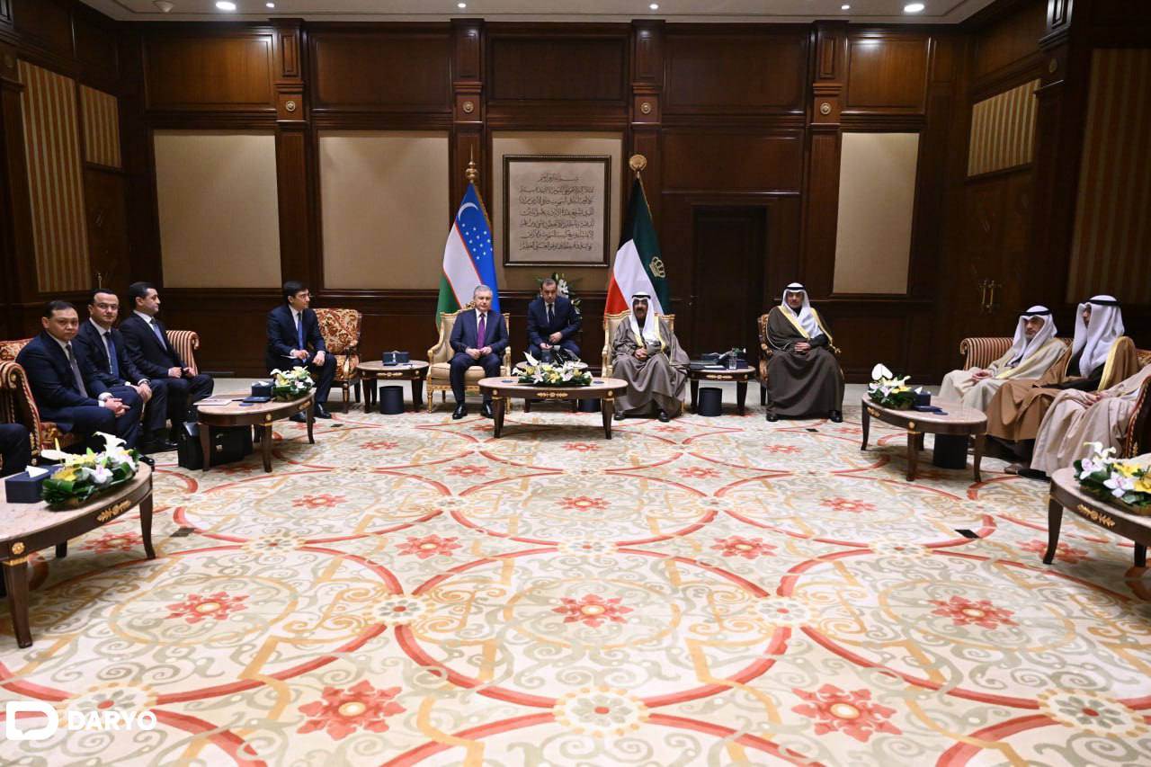 <p><b><strong>&ldquo;Yashil&rdquo; energetika, savdo uyi, turizm haftaliklari: Shavkat Mirziyoyev Kuvayt amiri bilan muzokara o&lsquo;tkazdi</strong></b></p>