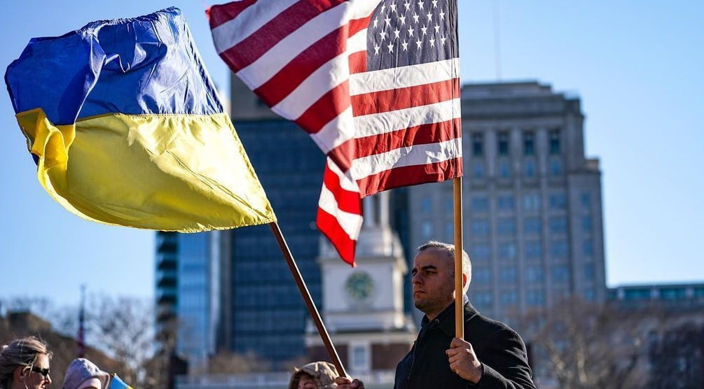 <p><b>AQSH Ukraina fuqarolaridan migratsiya arizalarini qabul qilishni to‘xtatdi — CBS News</b></p>
