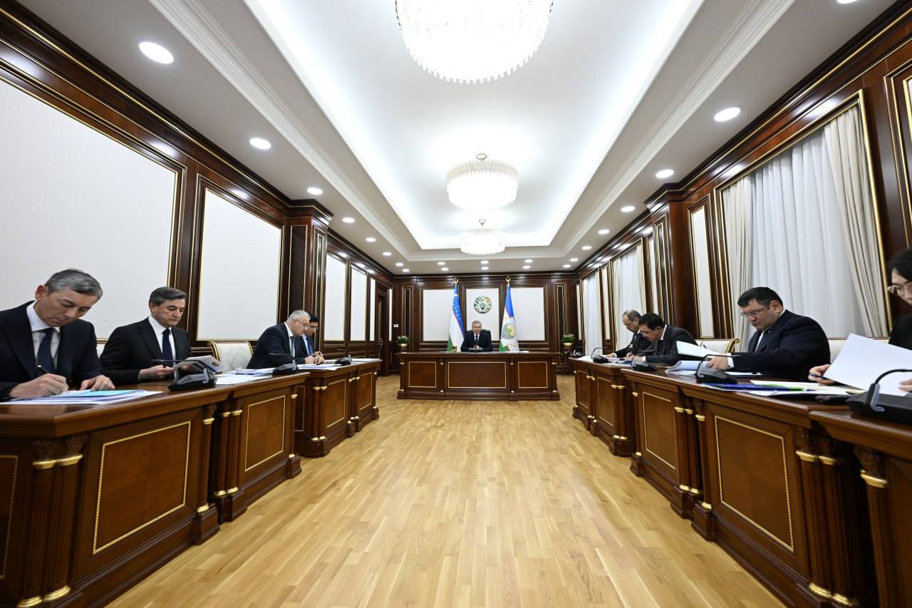 <p><b><strong>Prezident hudud va tarmoqlar kesimida energiya isrofini kamaytirish bo&lsquo;yicha qatʼiy ko&lsquo;rsatma berdi</strong></b></p>