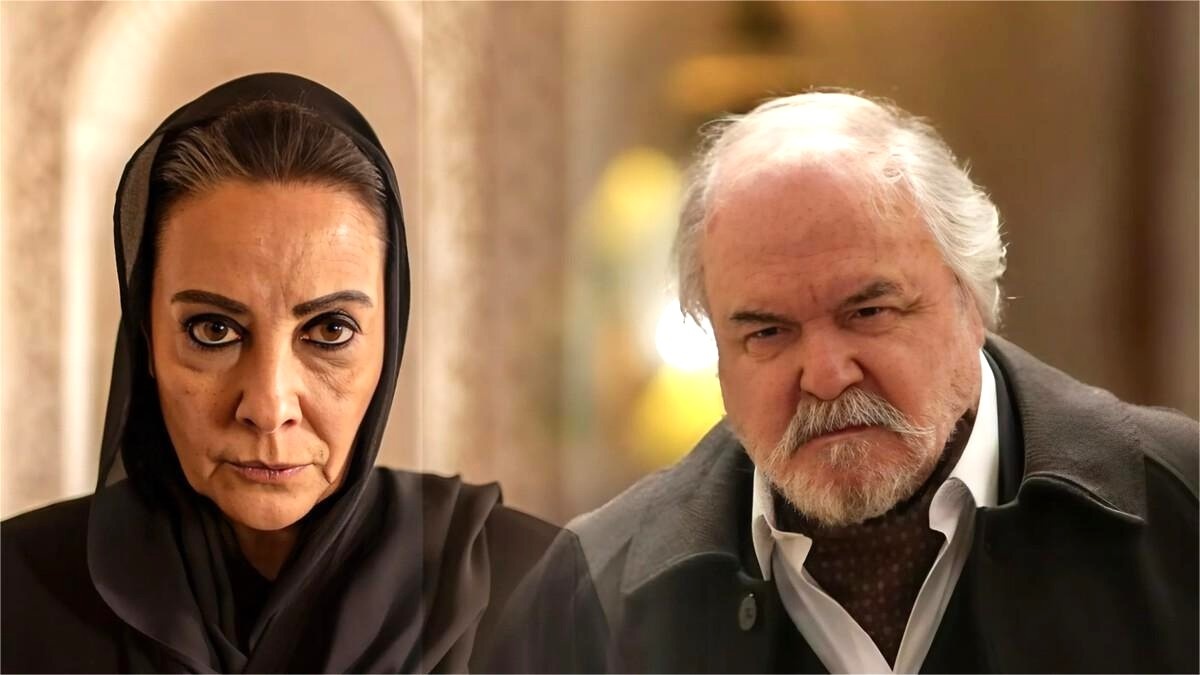 Yalangoch qiz dumbasini korsatadi