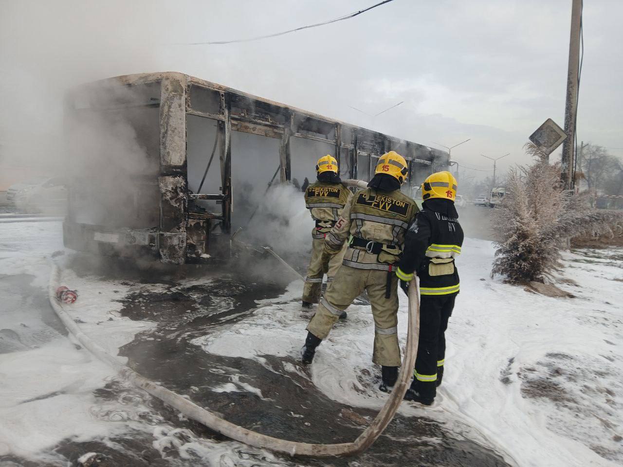 В Алмазарском районе Ташкента сгорел автобус&nbsp;