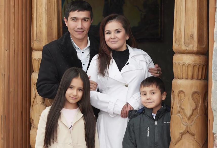 <p><b></b>“Turmush o‘rtog‘imga ko‘p marta ajrashaylik, deganman” — Surayyo Qosimova 17 yillik turmushi davomida ko‘plab sinovlarga uchragani haqida gapirdi (foto)</p>