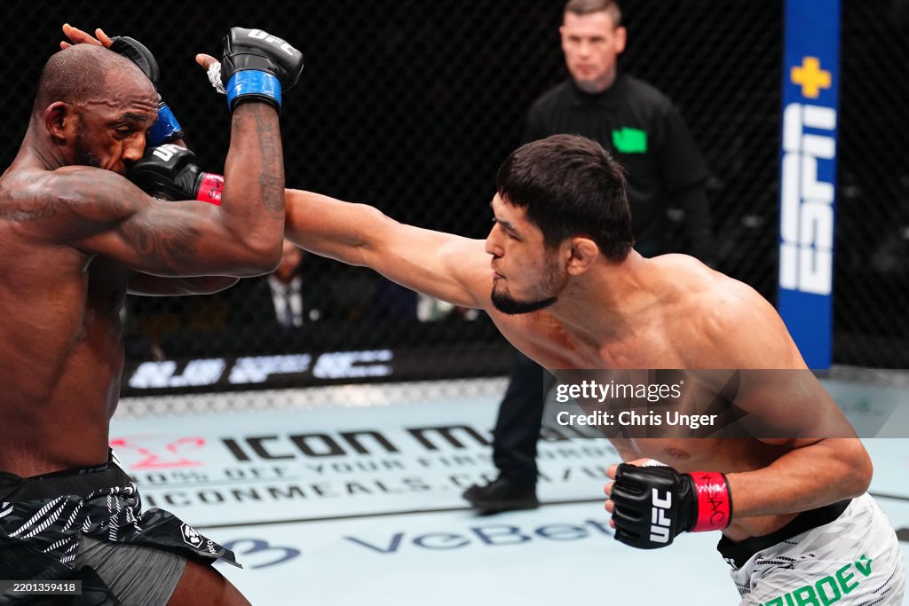 <p><b>UFC Fight Night. Nursulton Ro‘ziboyev raqibini nokautga uchratdi (video)</b></p>