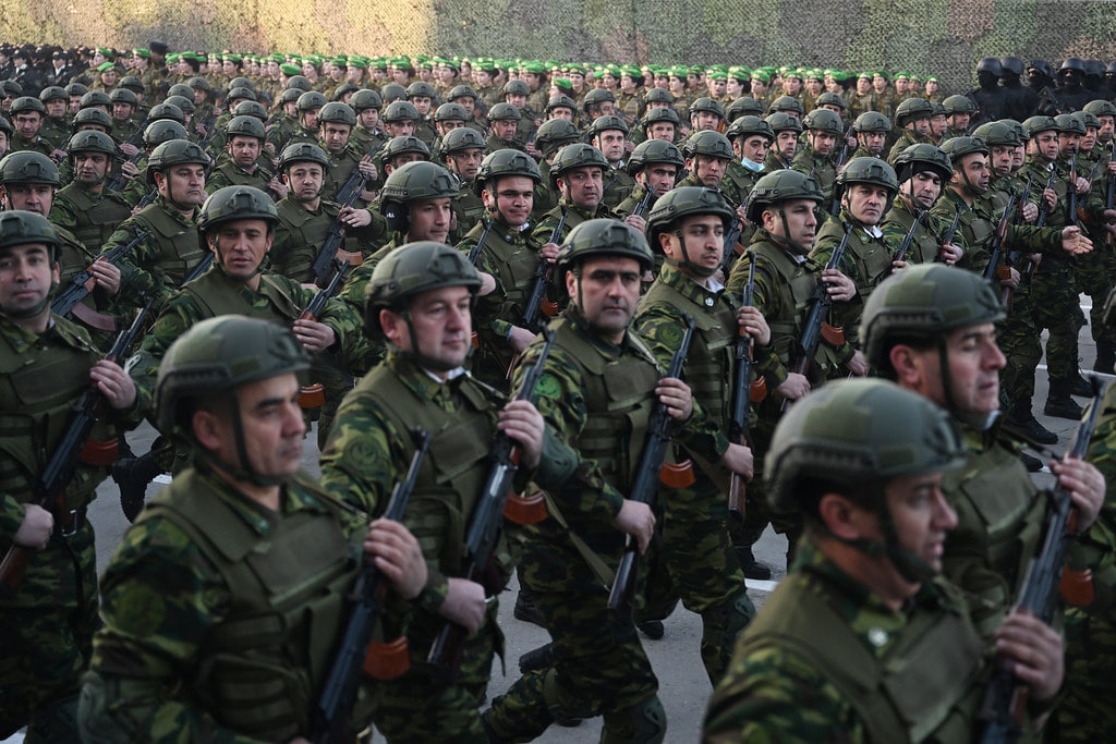 <p><b>Tojikiston prezidenti tahdidlar sabab armiyani kuchaytirishga chaqirdi</b></p>