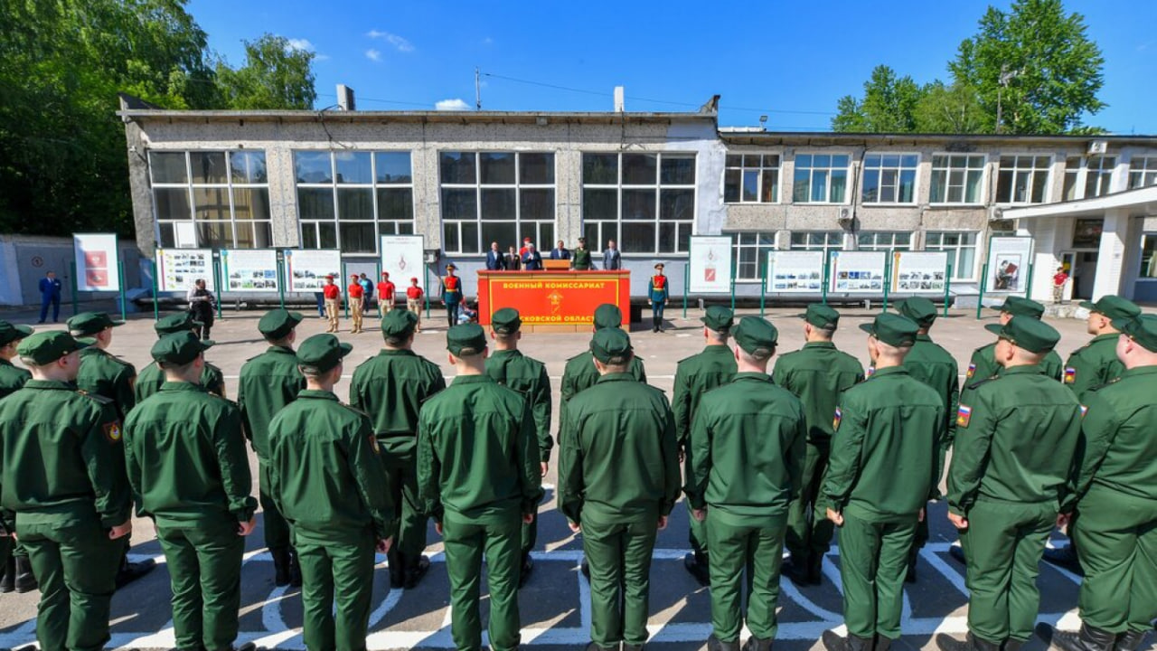 <p><b>Rossiya chaqiruv yoshidagilarni harbiy zavodlarga yubormoqchi</b></p>