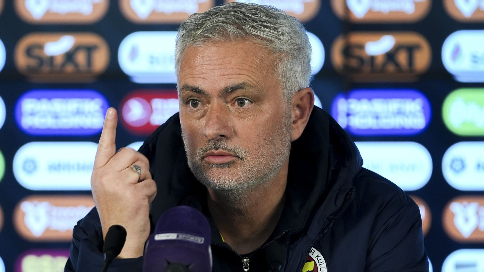 <p><b></b>&ldquo;Galatasaroy&rdquo; Mourinyoning irqchilikka oid so&lsquo;zlari bo&lsquo;yicha UEFA va FIFA&rsquo;ga shikoyat qiladi</p>