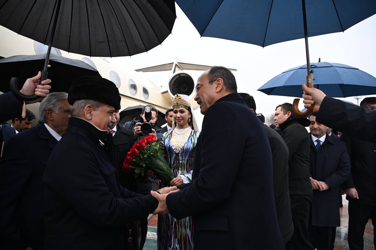 <p><b>Pokiston bosh vaziri Shahboz Sharif O‘zbekistonga keldi</b></p>