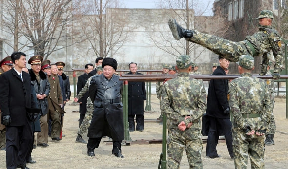<p><b>Kim Chen In har qanday urushga tayyor zamonaviy armiya yaratishga chaqirdi </b></p>