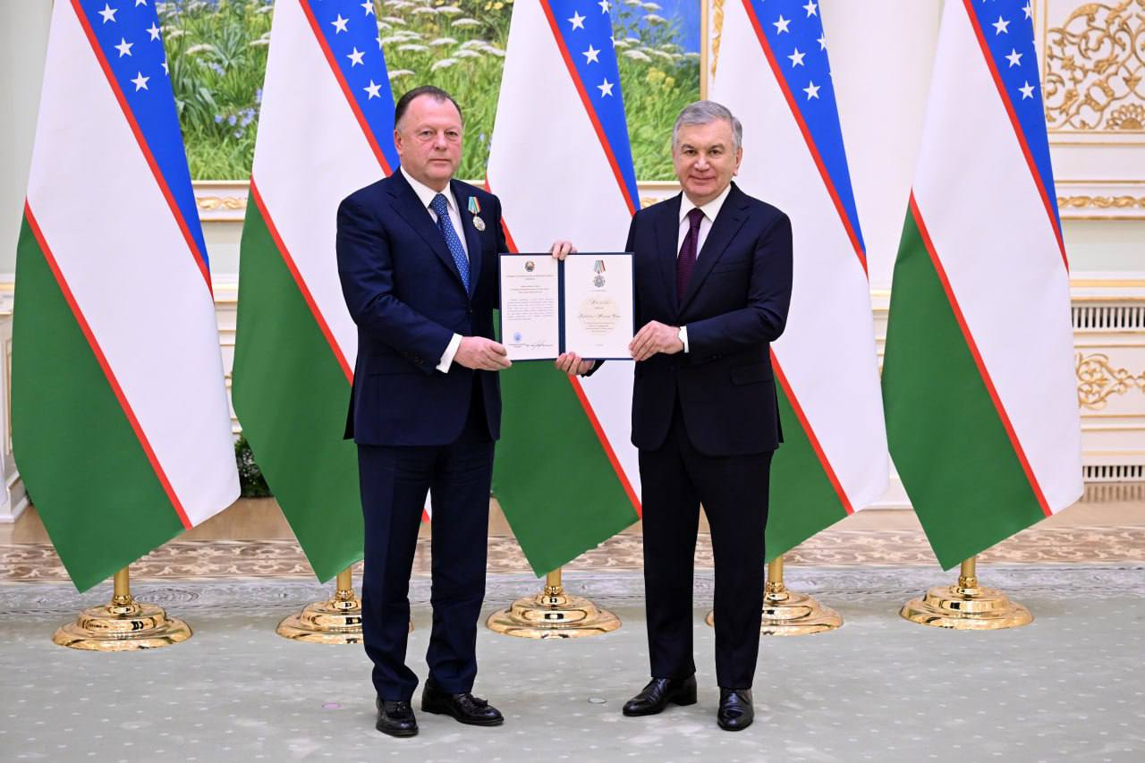 <p><b><strong>Shavkat Mirziyoyev Xalqaro dzyudo federatsiyasi rahbariga “Do‘stlik” ordenini topshirdi </strong></b></p>
