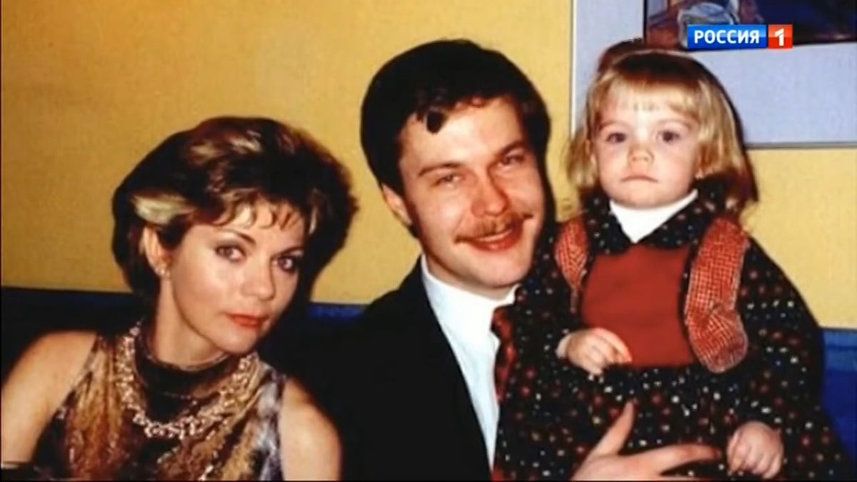 Selena Gomezning yalangoch mushuk surati Porno yulduz Naomi Rassellning anal fohisha surati