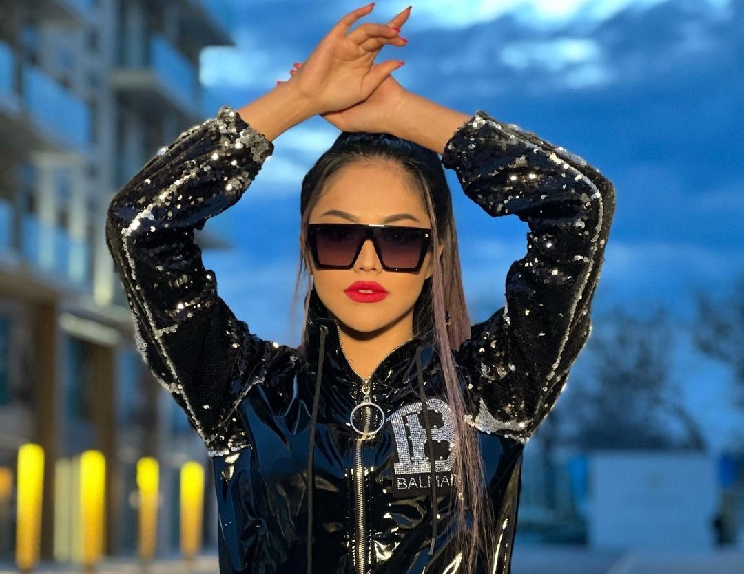 Xochda xochga mixlangan qizlarning fotosuratlari