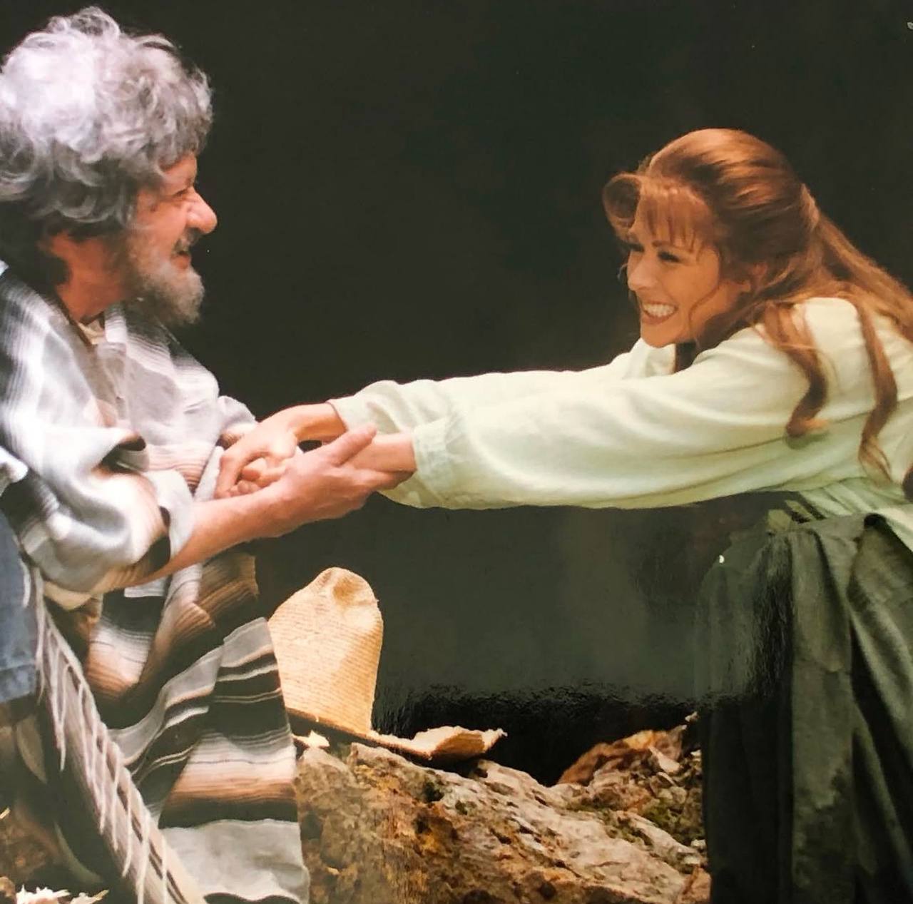 Dush qabul qilayotgan qizning video Aprel Makkenzi