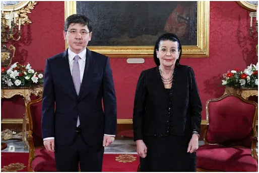 <p><b>Abat Fayzullayev O&lsquo;zbekistonning Maltadagi birinchi elchisi etib tayinlandi</b></p>