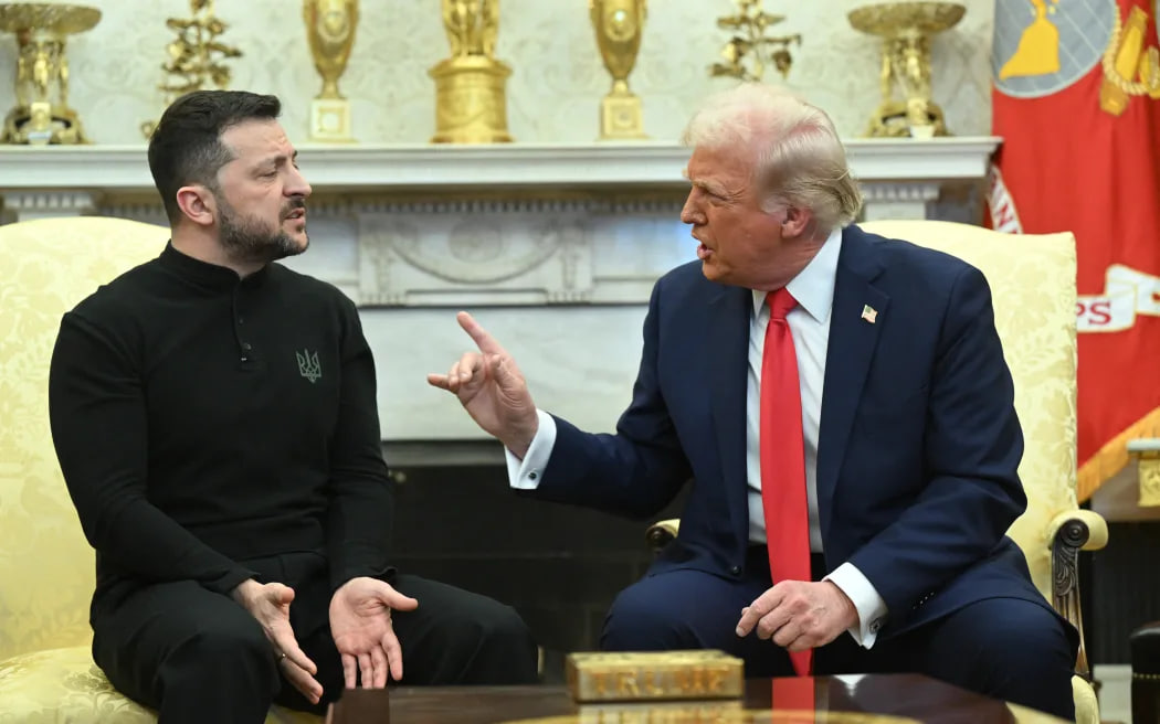 <p><b>Tramp janjaldan so&lsquo;ng Zelenskiy uchun tayyorlangan tushlikni yedi&nbsp;</b></p>