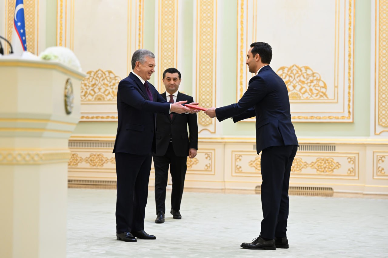 <p><b><strong>Shavkat Mirziyoyev 6 ta davlatdan yangi tayinlangan elchilardan ishonch yorliqlarini qabul qilib oldi (foto)</strong></b></p>