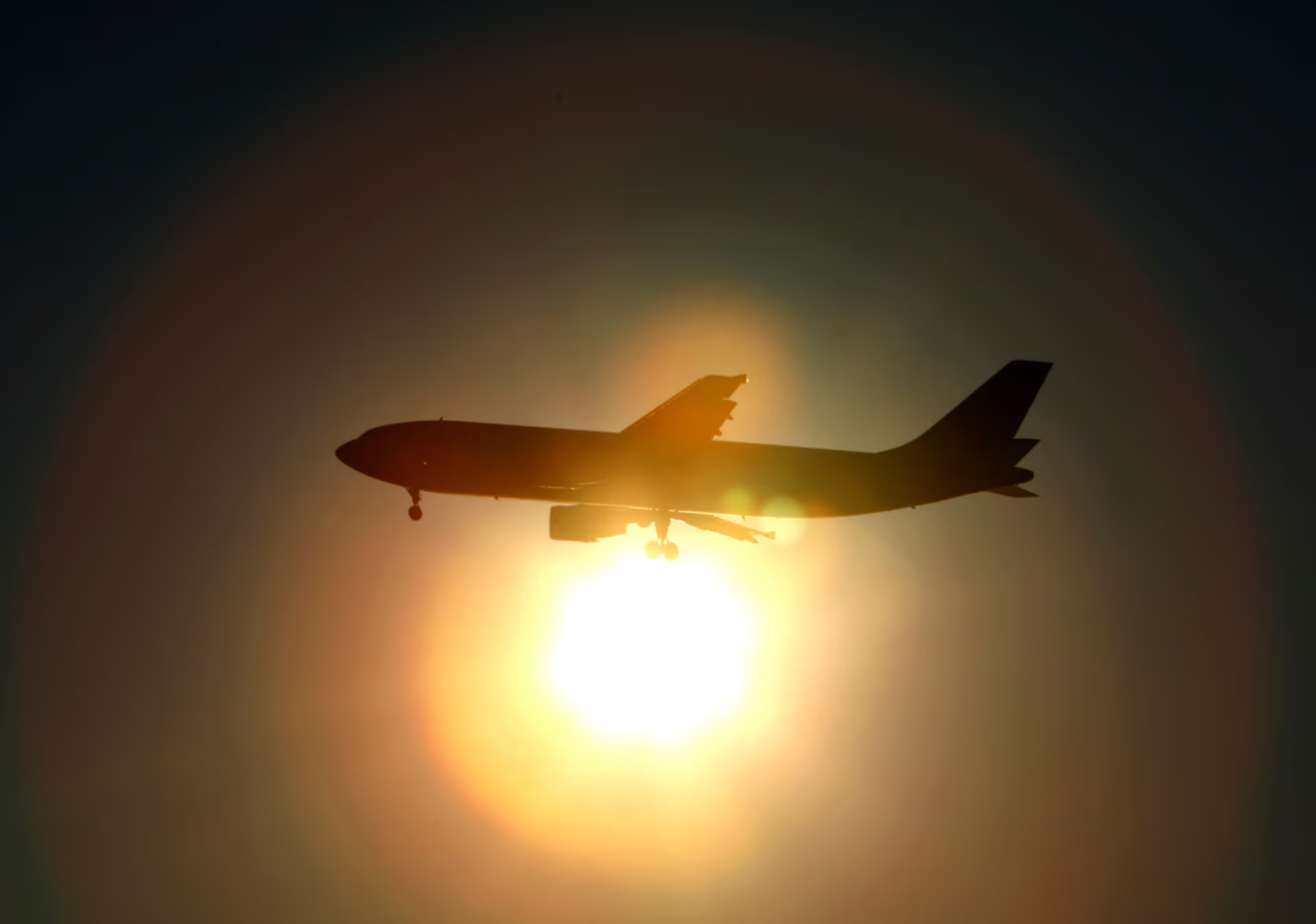 <p>Airlines face payment hurdles as overflights over Afghanistan increase</p>