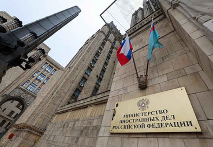 Россия икки нафар британиялик дипломатни айғоқчиликда айблаб, ўз ҳудудидан чиқариб юбормоқда