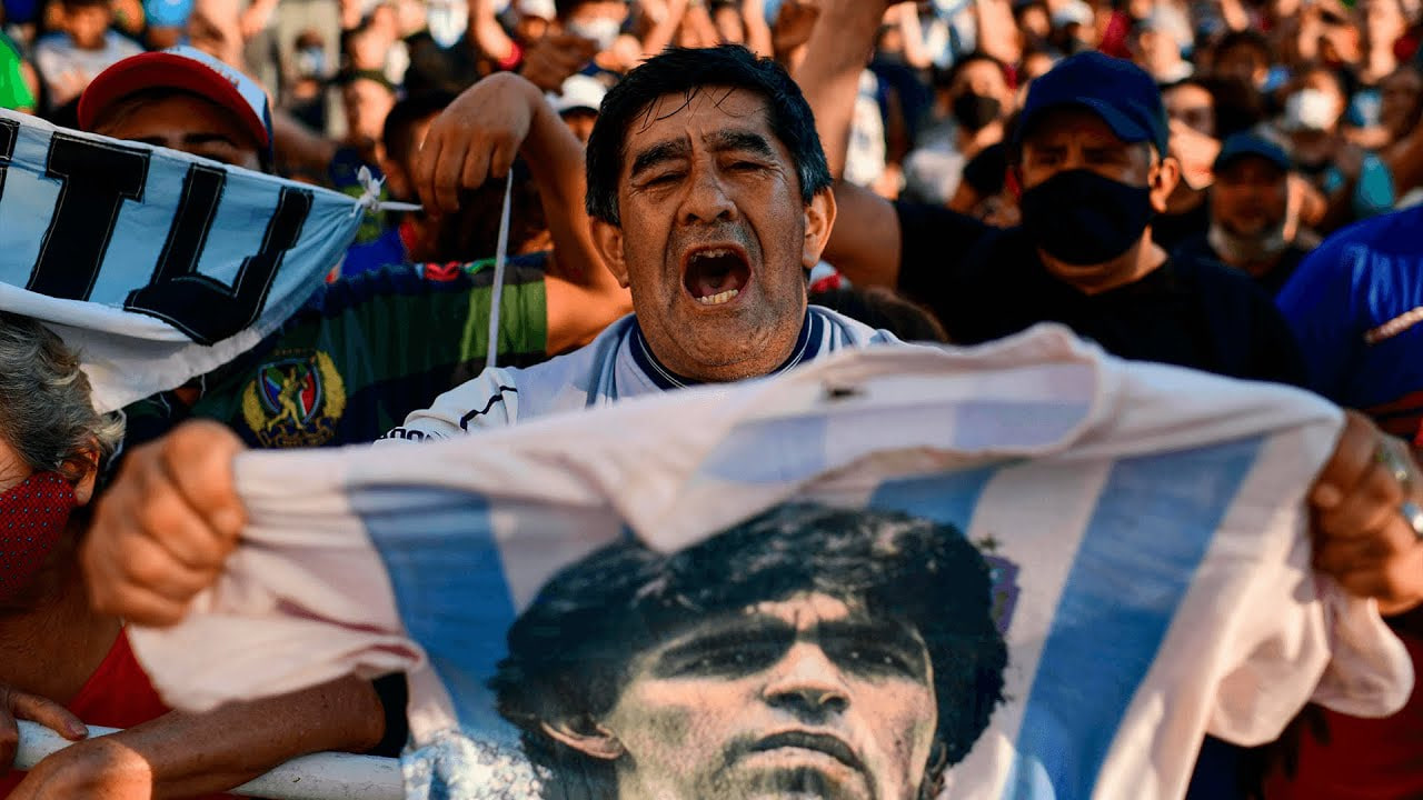 <p><b>&ldquo;Mana, u shunday vafot etdi!&rdquo; &ndash; Maradonaning shov-shuvli surati sudda namoyish qilindi (video)</b></p>