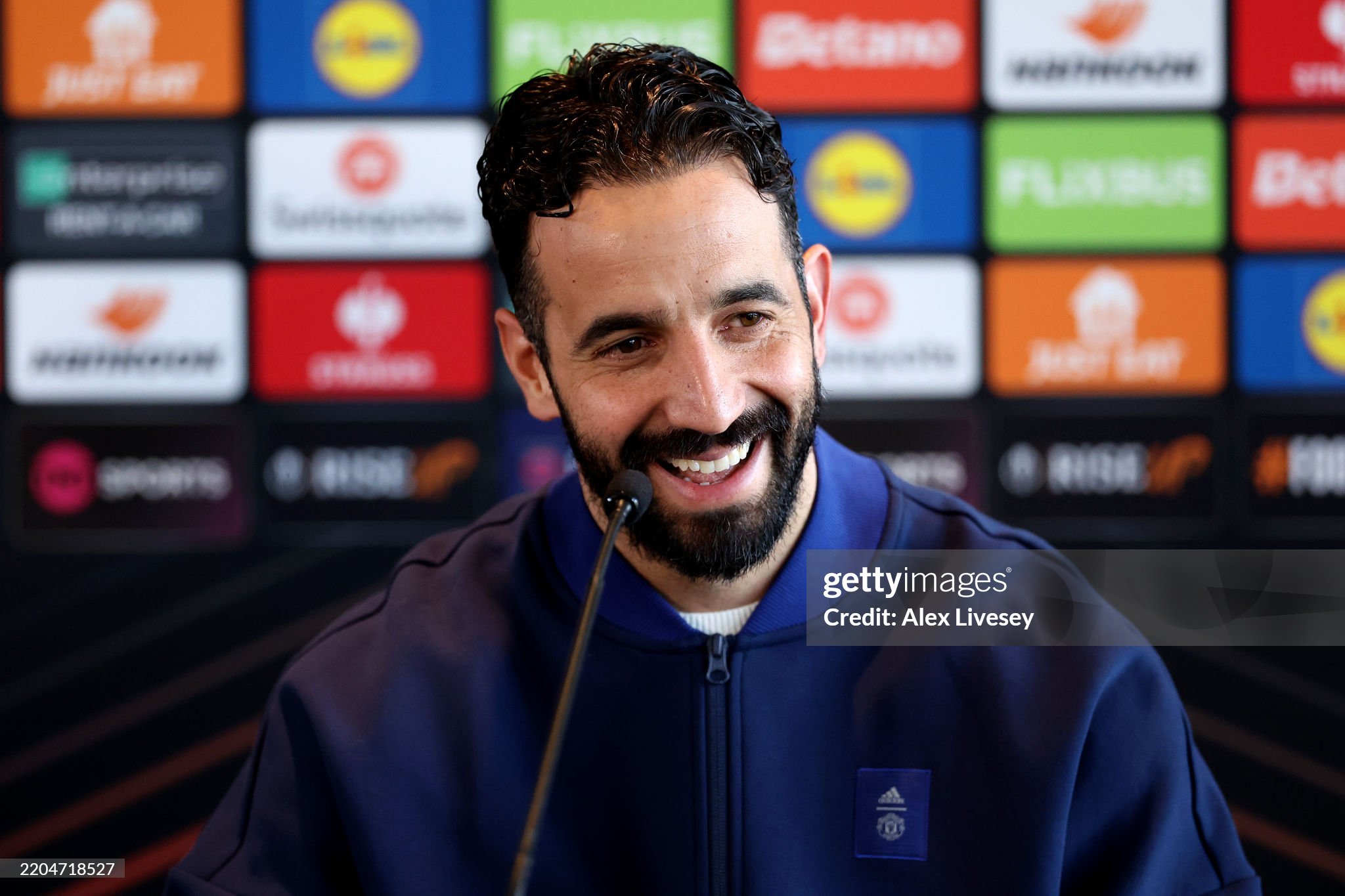 <p><b><strong>Amorim “Manchester Yunayted”ning yangi stadioni haqida: “Men ‘Old Trafford‘da biror sovrin yutmoqchiman”</strong></b></p>