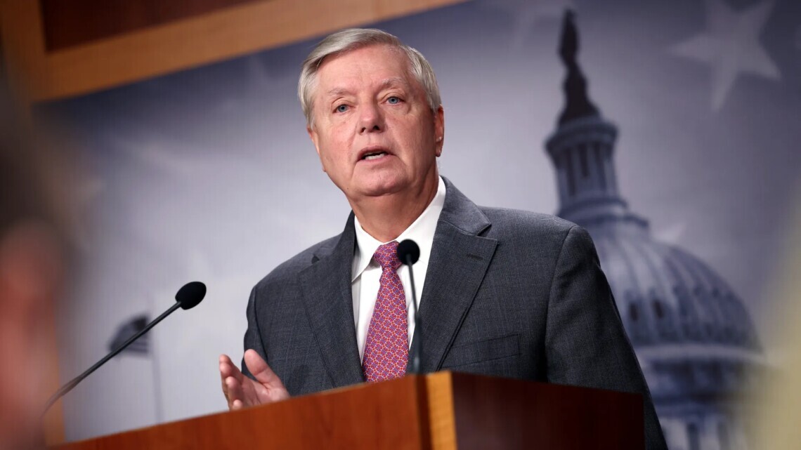 <p><b>Amerikalik senator Rossiyani sulhga rozi bo&lsquo;lishga chaqirib, sanksiyalar bilan tahdid qildi</b></p>