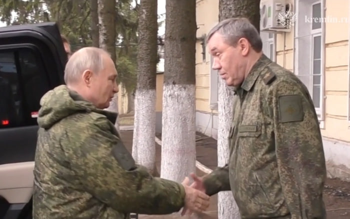 <p><b>Putin Ukraina armiyasi bostirib kirganidan buyon ilk bor Kursk viloyatiga keldi</b></p>