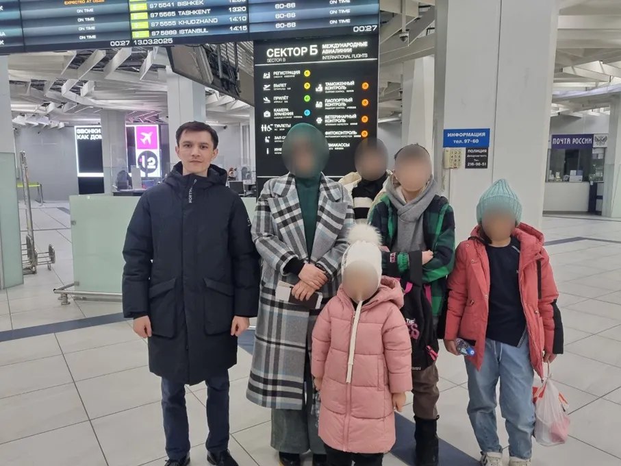 <p><b><strong>Rossiyada qiyin ahvolga tushib qolgan ayol to‘rt farzandi bilan O‘zbekistonga qaytarildi </strong></b></p>