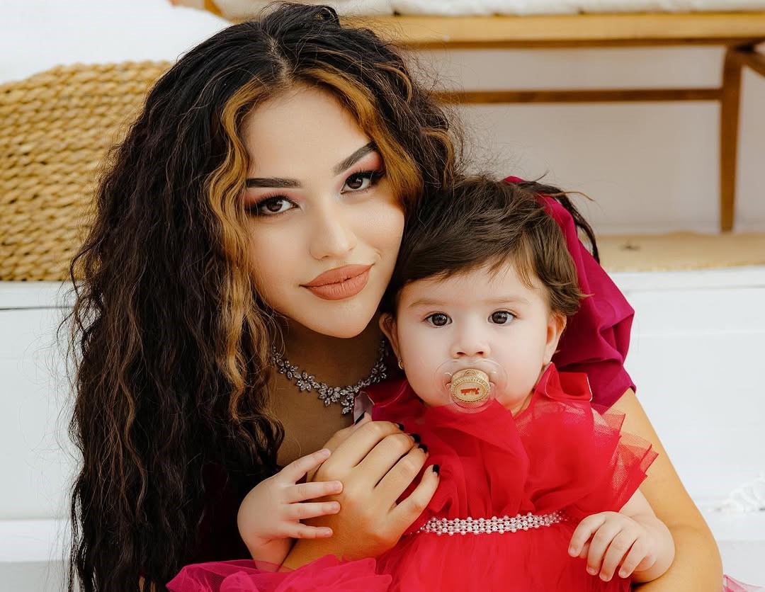 <p><b>Xanna 26 yoshda: Bozordagi sotuvchi qiz qanday qilib mashhur bloger va tadbirkorga aylandi?</b></p>