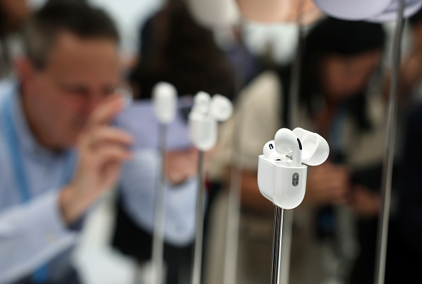 <p><b><strong>Apple quloqchinlarga sinxron tarjima funksiyasini qo‘shadi</strong></b></p>
