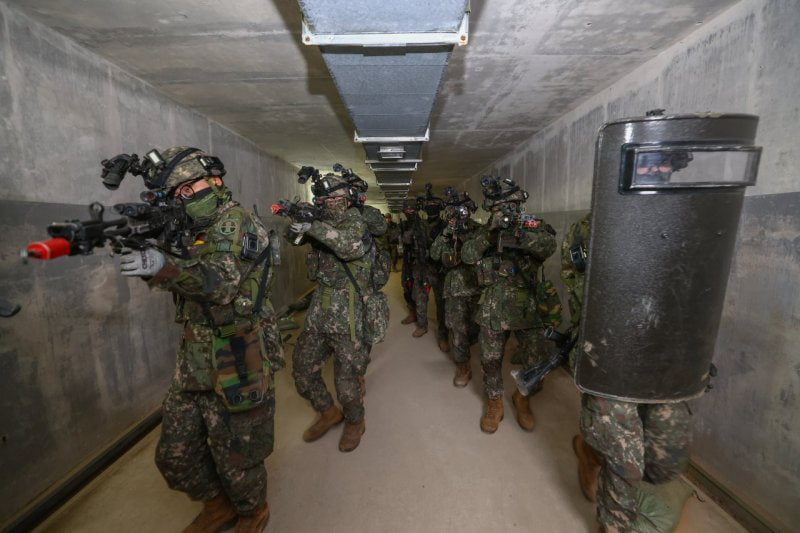 <p><b>Janubiy Koreya va AQSH Kim Chen Inning bunkerlarini shturm qilishga tayyorlanmoqda (foto)</b></p>