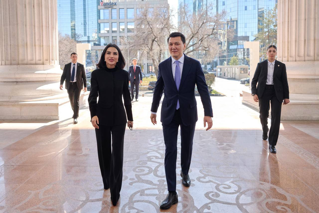 <p><b><strong>Saida Mirziyoyeva Qozog&lsquo;iston davlat maslahatchisi Yerlan Karin bilan uchrashuv o&lsquo;tkazdi</strong></b></p>