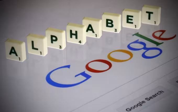 <p><b><strong>Yevrokomissiya Google’ni Yevropa ittifoqida raqobat qoidalarini buzganlikda aybladi</strong></b></p>