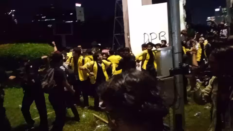 <p><b>Indoneziyada harbiylarning vakolatlarini kengaytiruvchi qonun loyihasiga qarshi ommaviy namoyishlar boshlandi</b></p>