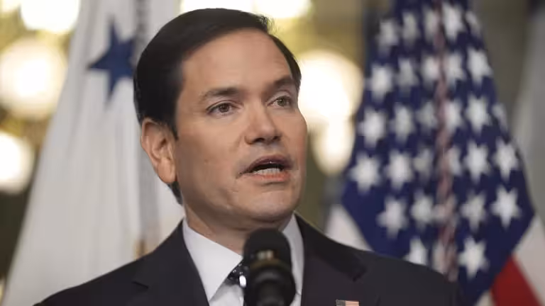 <p><b></b>Rubio CNN telekanalini Trampga qarshi mish-mishlarni tarqatuvchi tabloid deb atadi</p>