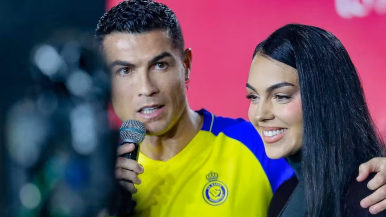 <p><b>Jorjina Ronaldu bilan munosabati haqida: “Do‘stlarim doim to‘y qachon, deb so‘rashadi”</b></p>