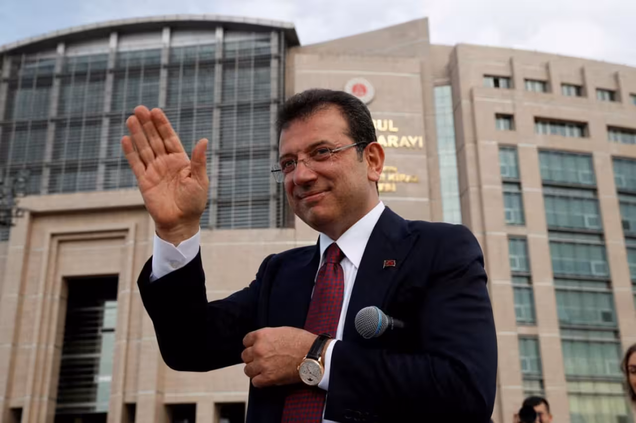 <p><b>Hibsga olingan Istanbul meri lavozimidan chetlatildi </b></p>