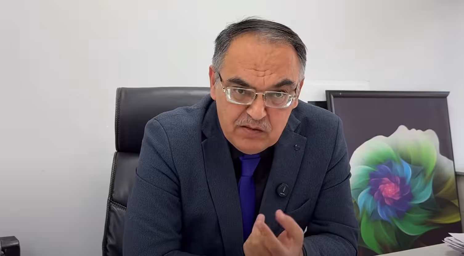 <p><b></b>“Birga mashina ixtiro qildik, ammo ular meni yarim yo‘lda tashlab ketishdi” — Bobur Bobomurod Farhod va Shirinni sudga bermagani va ulardan nega ranjigani haqida</p>
