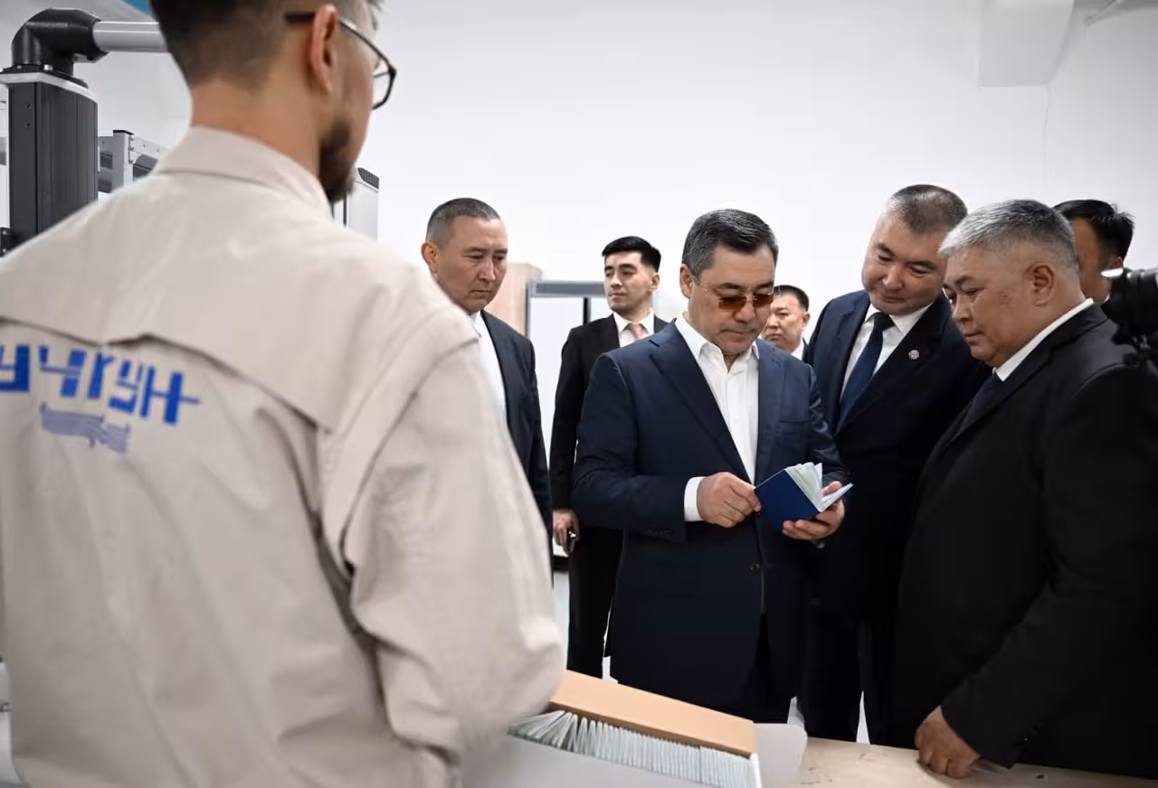 <p><b>Qirg‘izistonning xorijga chiqish pasportlari dizayni o‘zgardi (foto)</b></p>