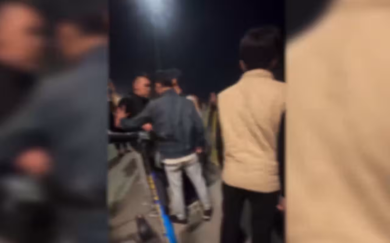 <p><b><strong>Samarqandda axloqqa zid harakatlar qilib, ijtimoiy tarmoq “yulduzi”ga aylanganlar uzr so‘rab chiqdi (video) </strong></b></p>