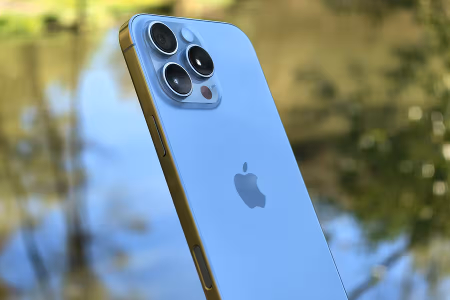 <p>IPhone foydalanuvchilari iOS 18.4 versiyasini o&lsquo;rnatmaslikka chaqirildi<b>&nbsp;</b></p>