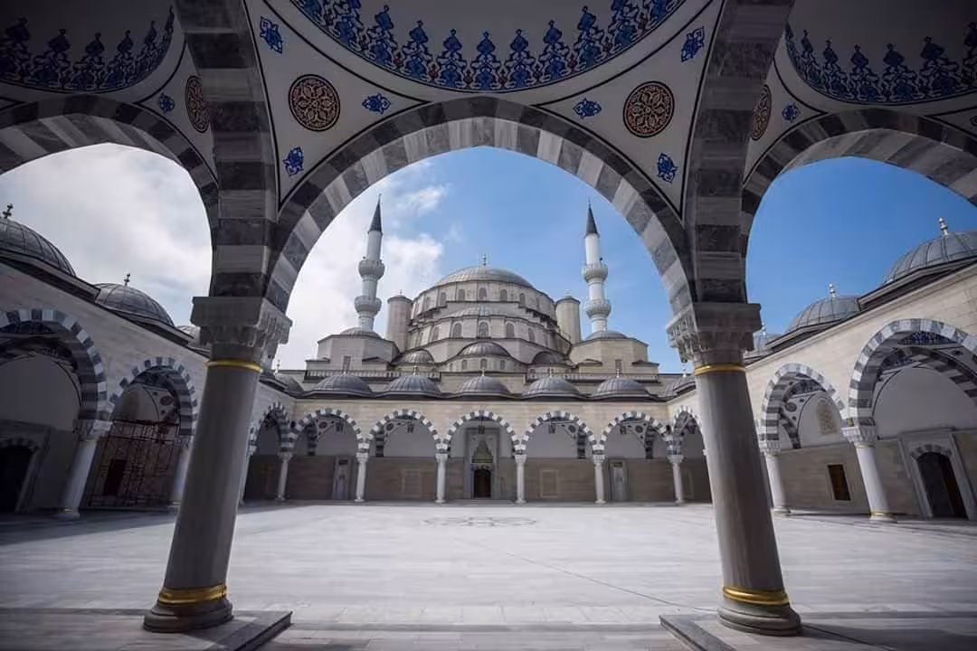 <p><b>Qirg&lsquo;izistonda masjidlar sonini cheklashmoqchi</b></p>
