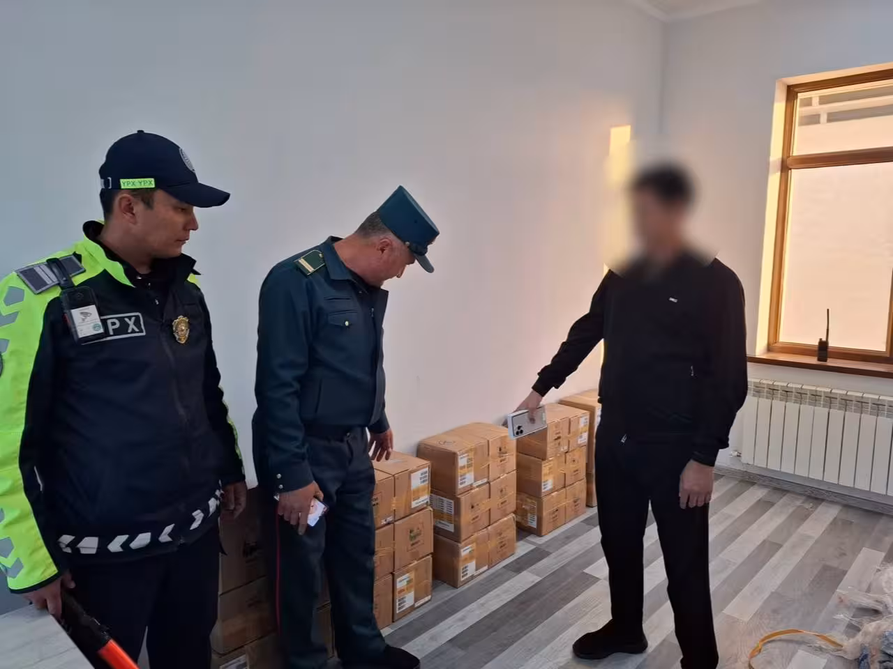 <p><b><strong>Namanganda YPX xodimlari hujjatlarsiz olib </strong></b><strong>ketilayotgan </strong><b><strong>360 ta iPhone’ni aniqladi</strong></b></p>