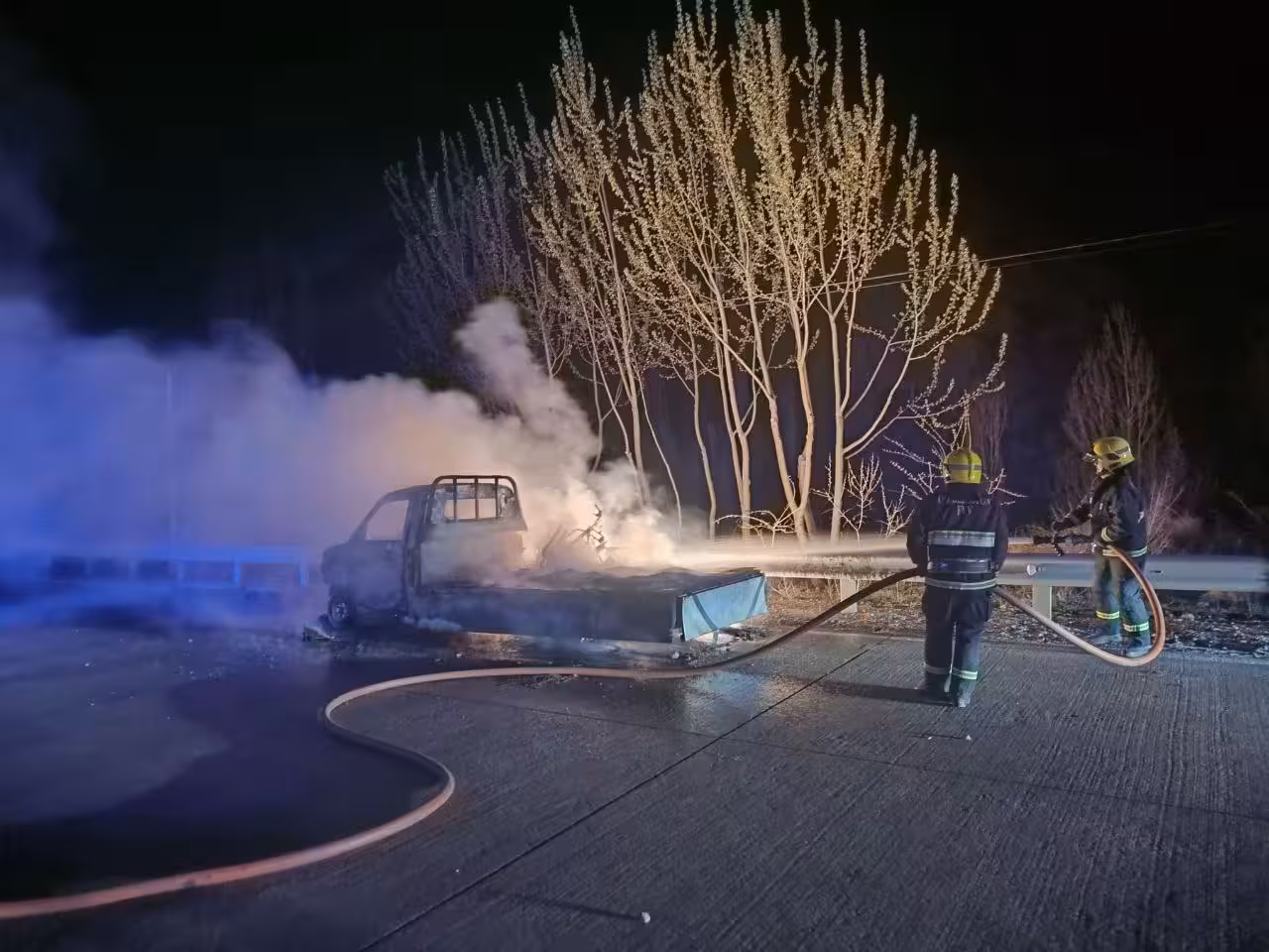 На перевале Камчик загорелся грузовик