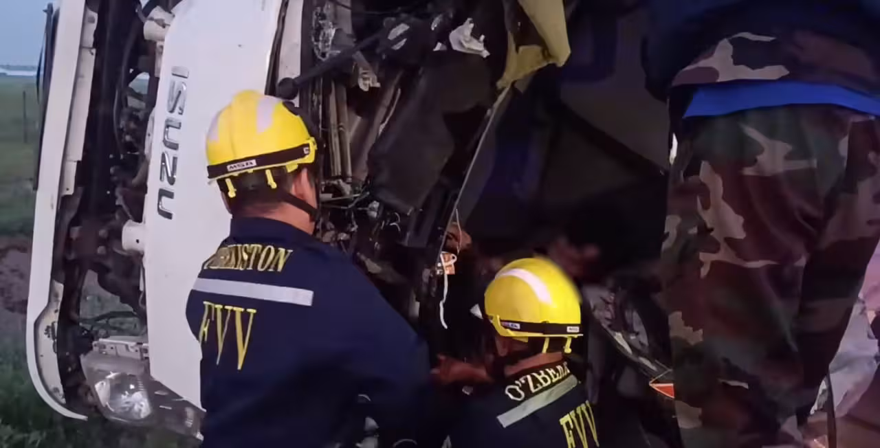 <p><b><strong>Piskentda YTHga uchrab, mashina salonida qisilib qolgan haydovchining hayoti saqlab qolindi (video)</strong></b></p>